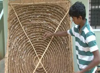 Mountage devices used to transfer ripe silkworms for cocoon spinning